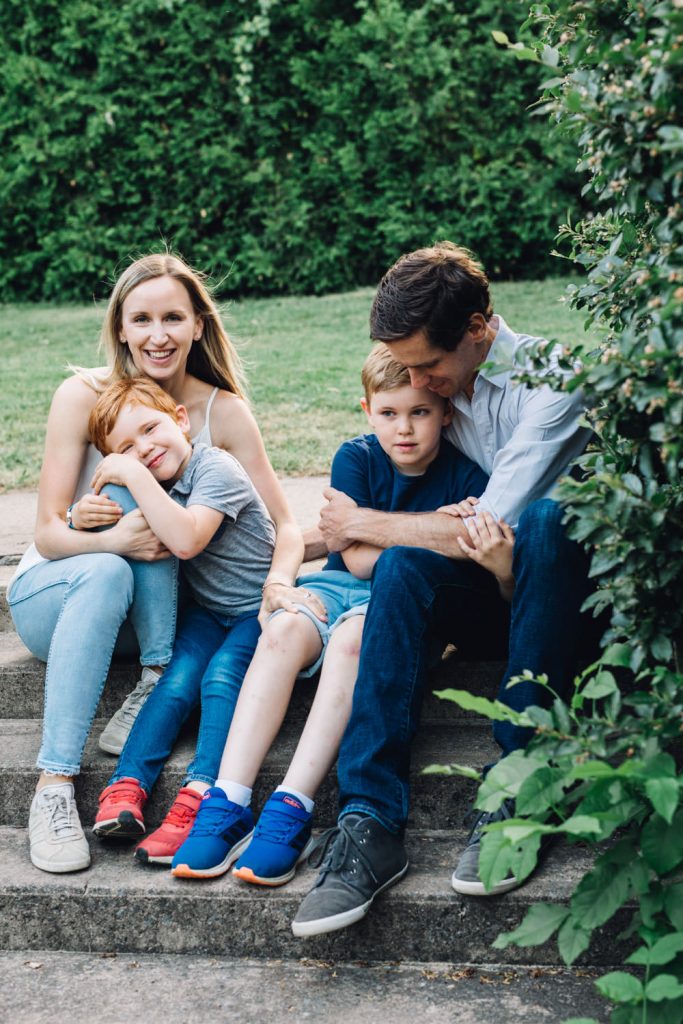 Photographie familiale en extérieur