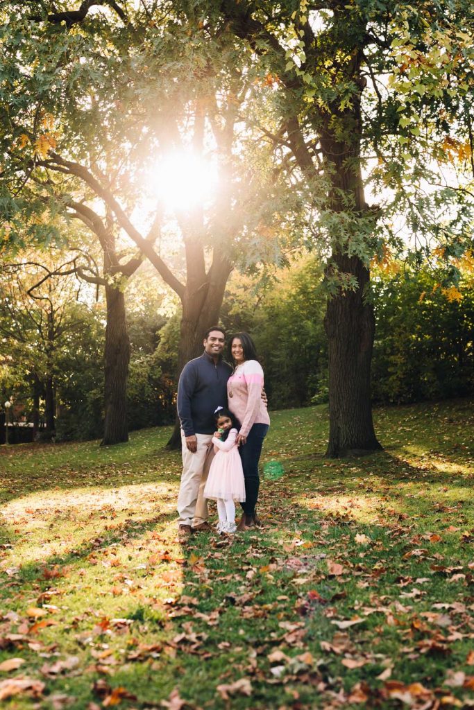 Courte photographie de famille en plein air